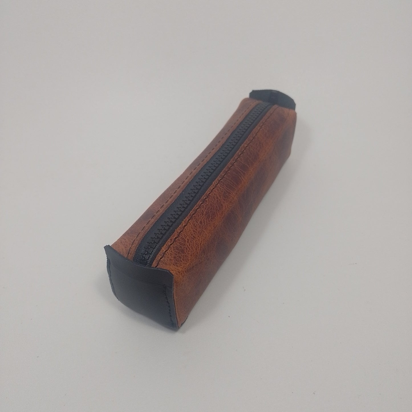 Porta Lapices (Pull Brown Leather/Black Action)