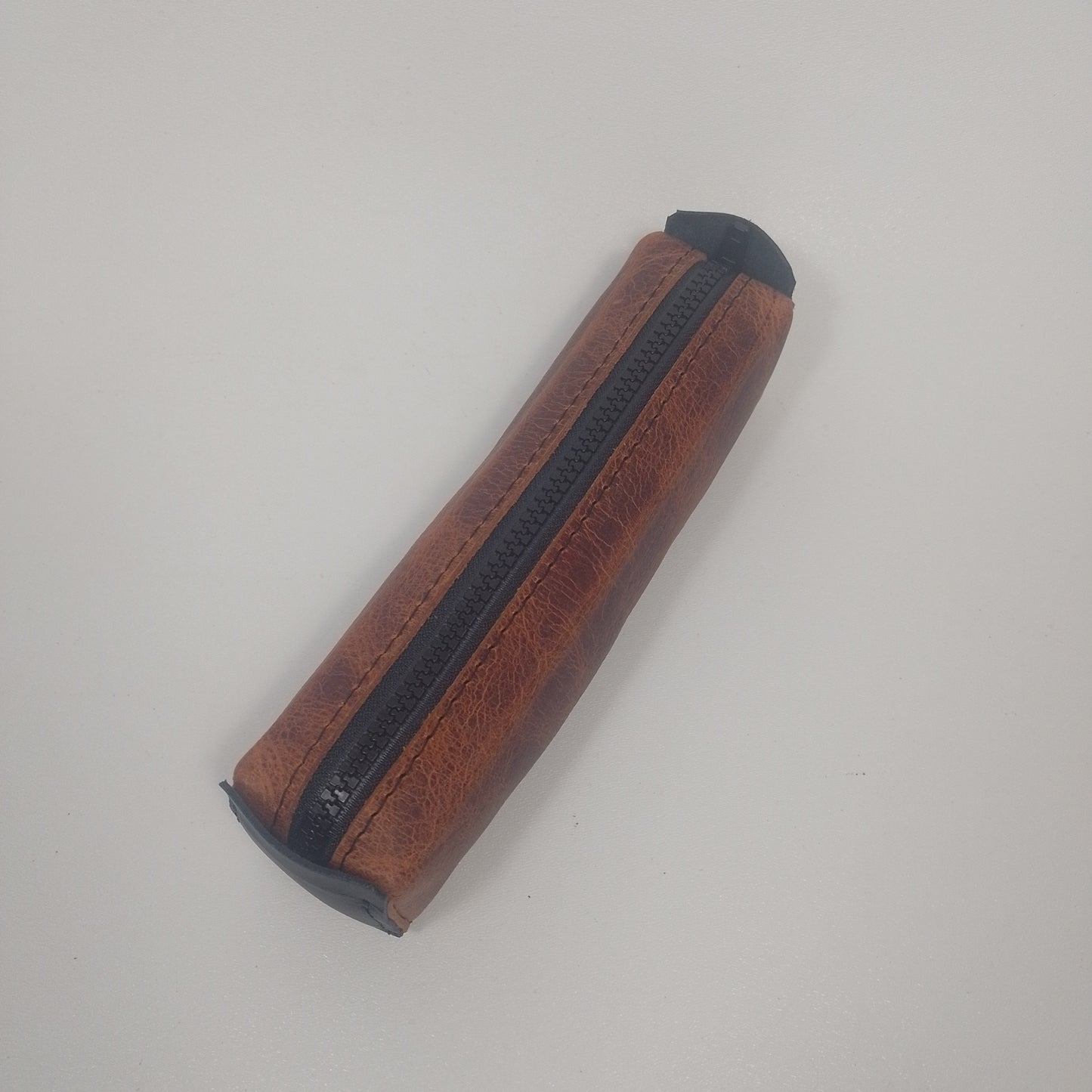 Porta Lapices (Pull Brown Leather/Black Action)