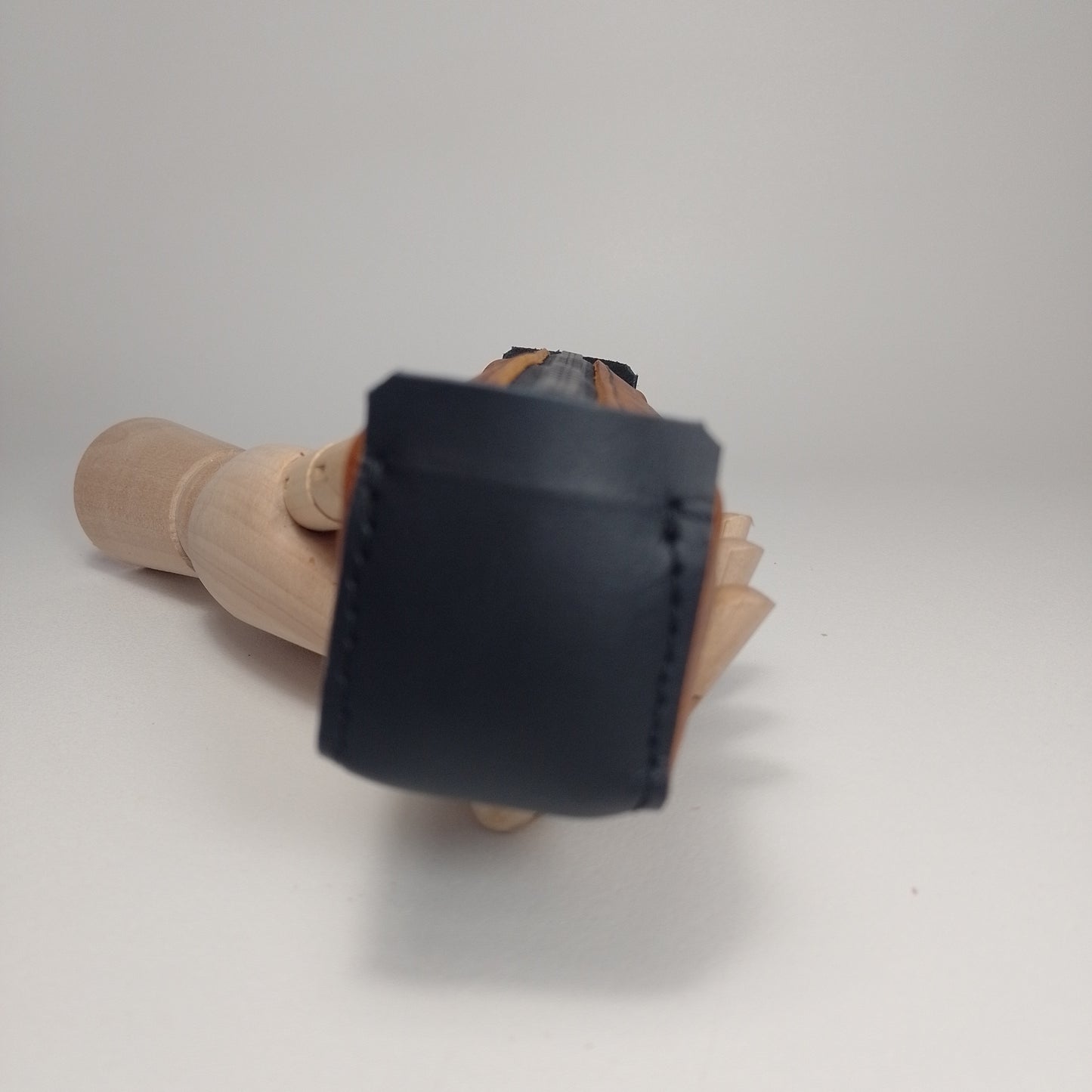 Porta Lapices (Pull Brown Leather/Black Action)