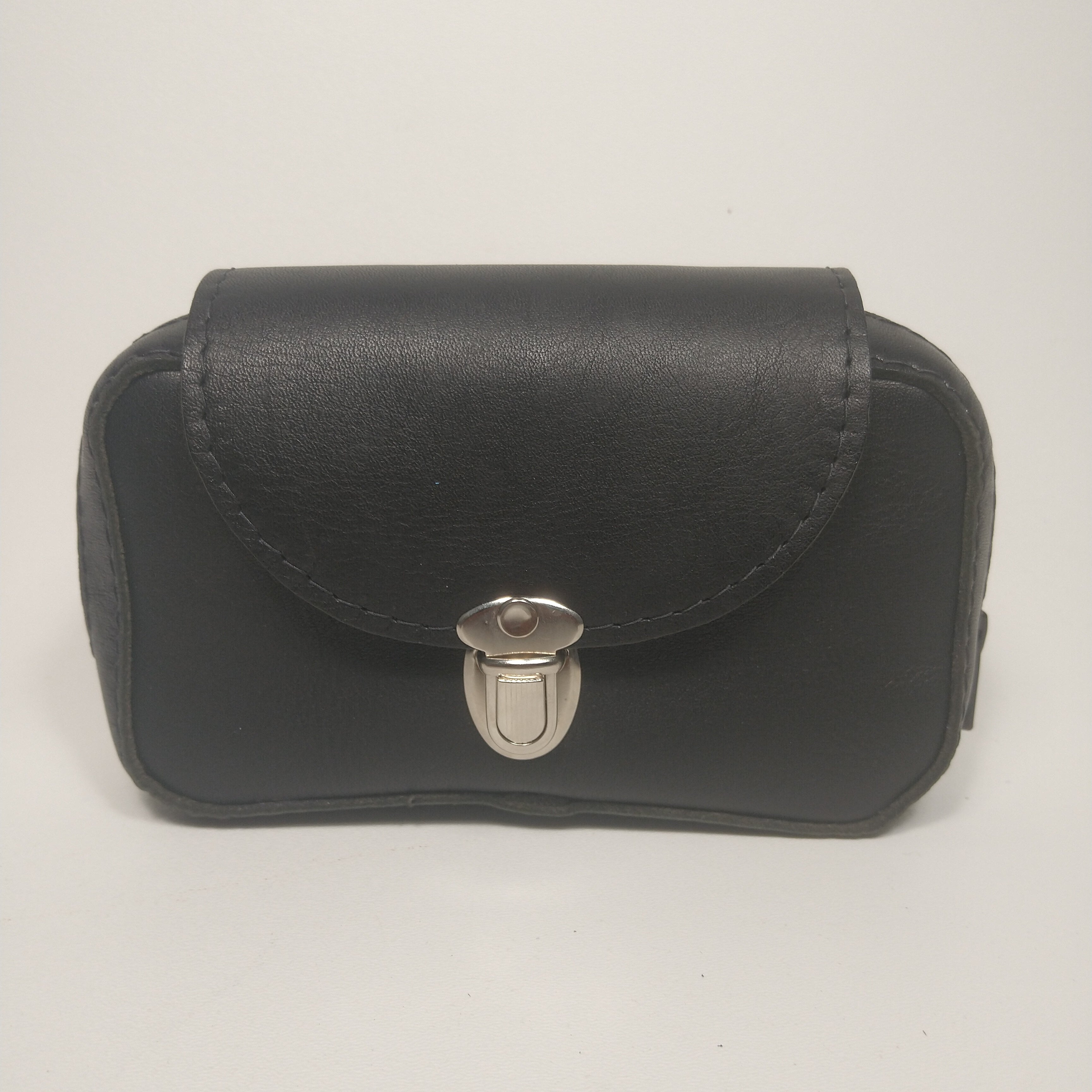 Fanny Compact (Black Action)